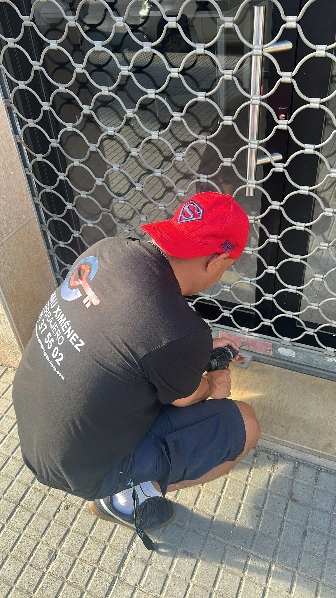 Servicio real de cerrajería en un cierre exterior de Granollers